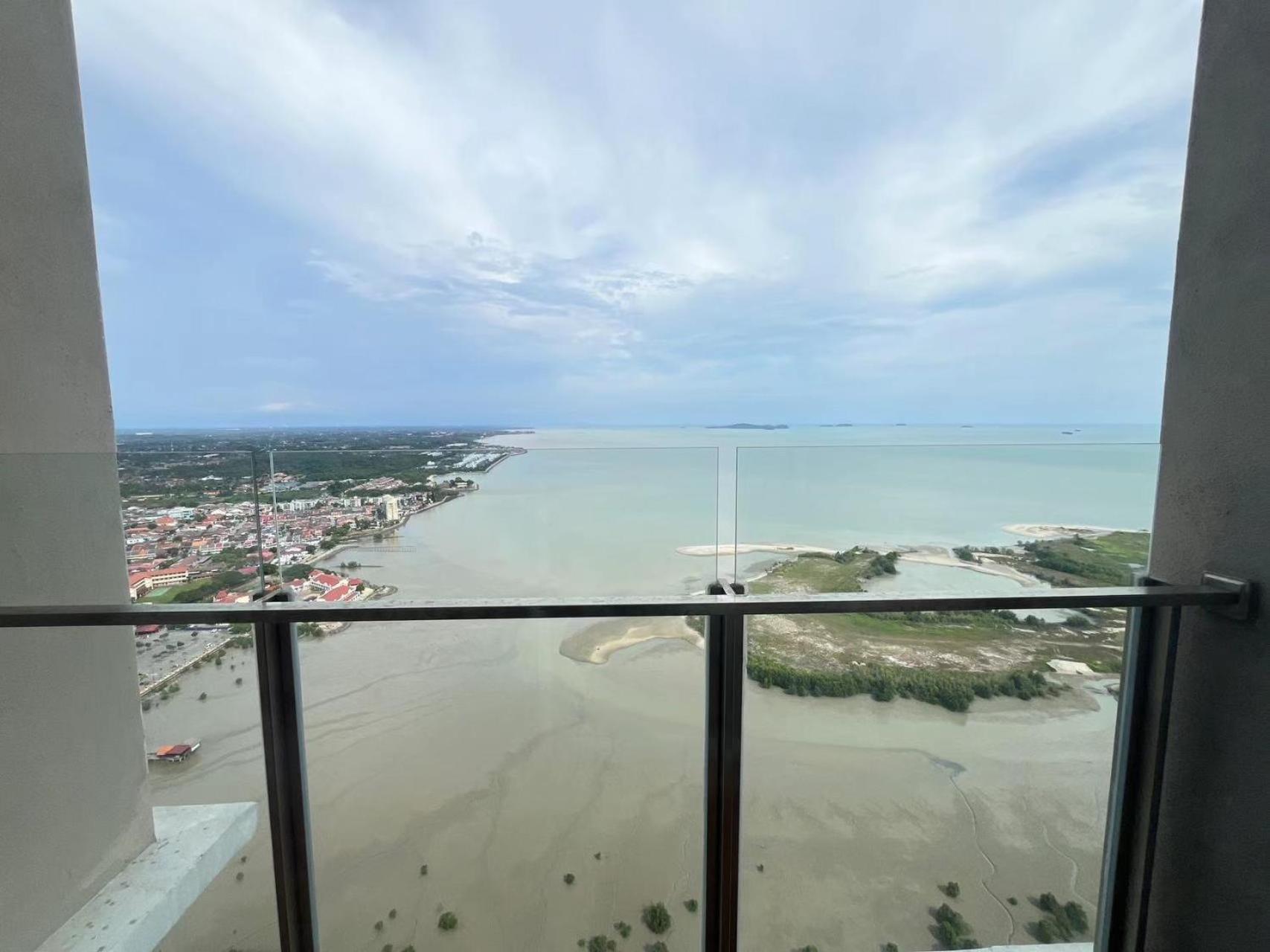 Silverscape Seaview Residences Melaka Esterno foto