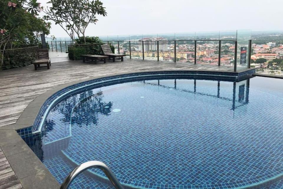 Silverscape Seaview Residences Melaka Esterno foto