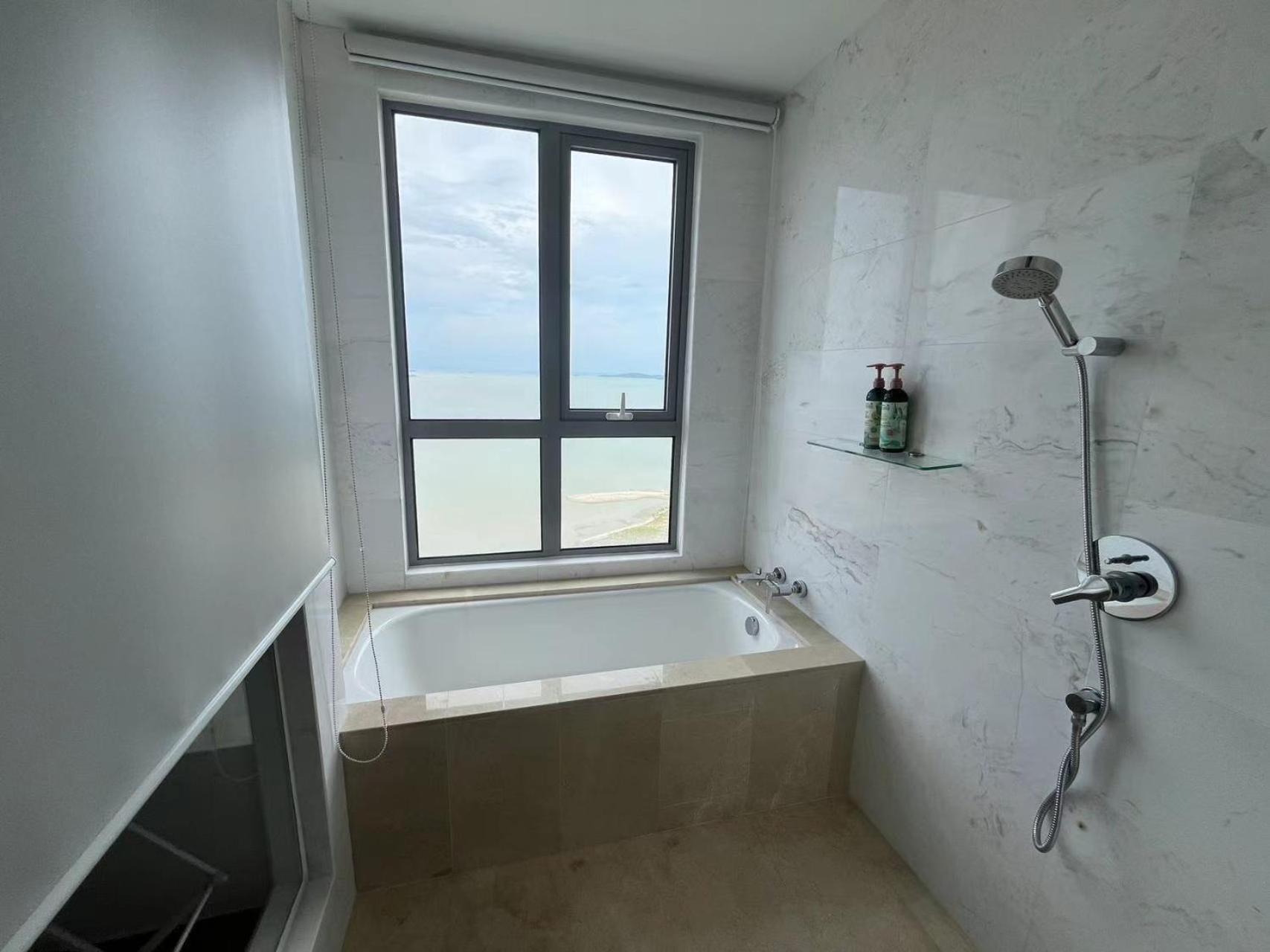 Silverscape Seaview Residences Melaka Esterno foto